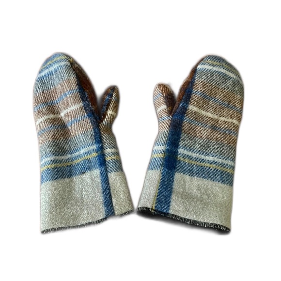 Cozy and warm sweater mittens - Picture 1 of 3